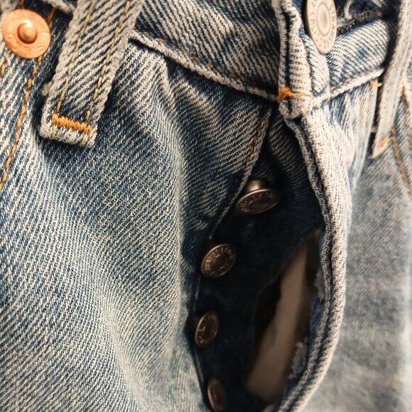 Levi's Women's Classic 501's Jeans - Picture 8 of 8